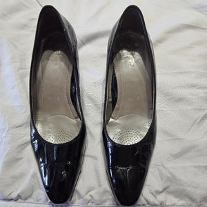 Ara Black crocodile pumps